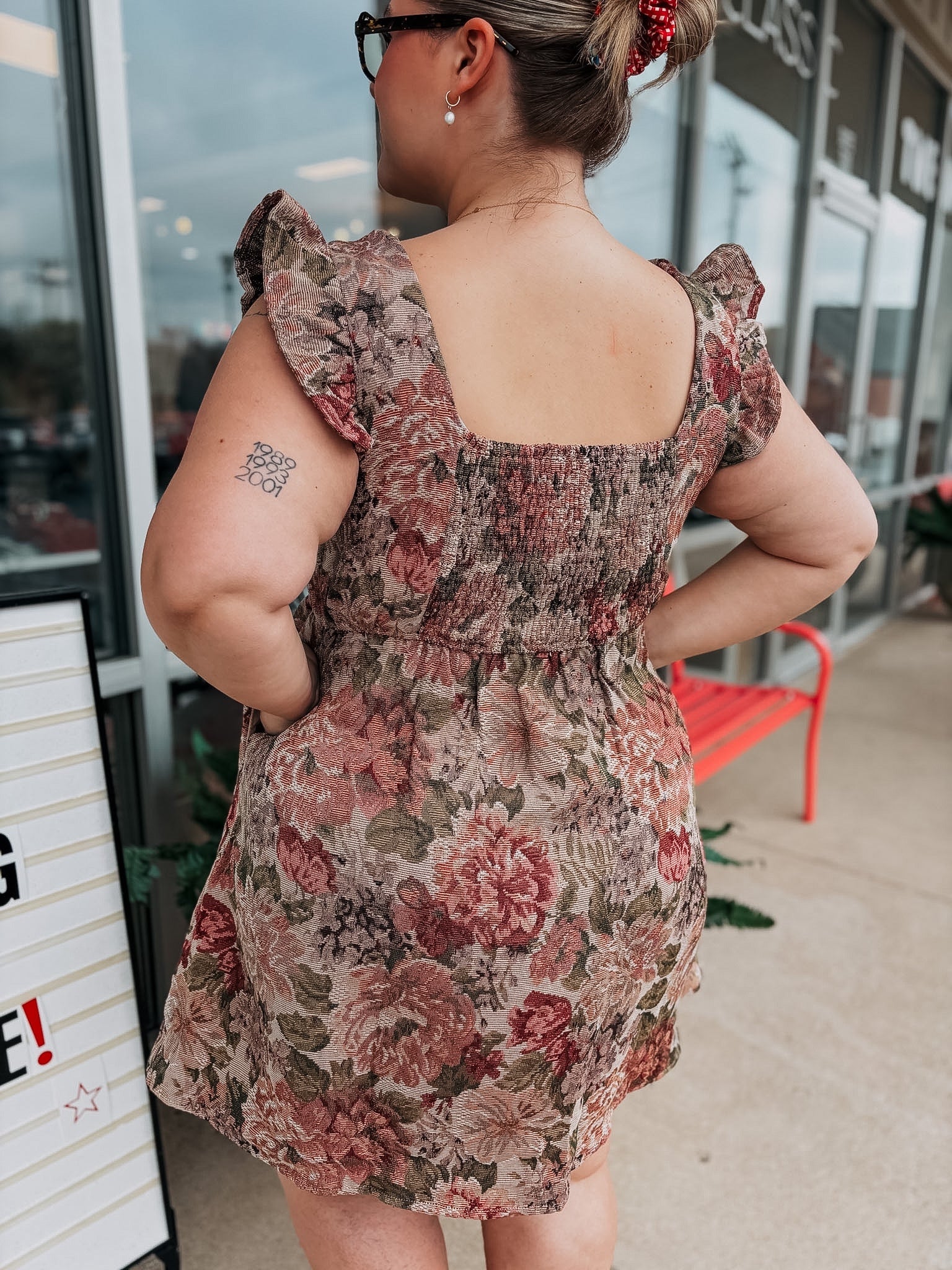 curvy party dress Mid size Christmas party outfit ideas for curvy women - queencarlene curvy fashion blogger